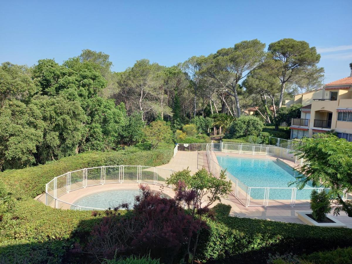 Les Hauts Du Golf Rez De Jardin Piscine Tennis Сен-Рафаэль Экстерьер фото